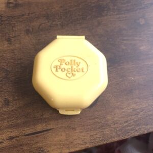 Blue Bird Yellow Polly Pocket Octagonal Compact Playset